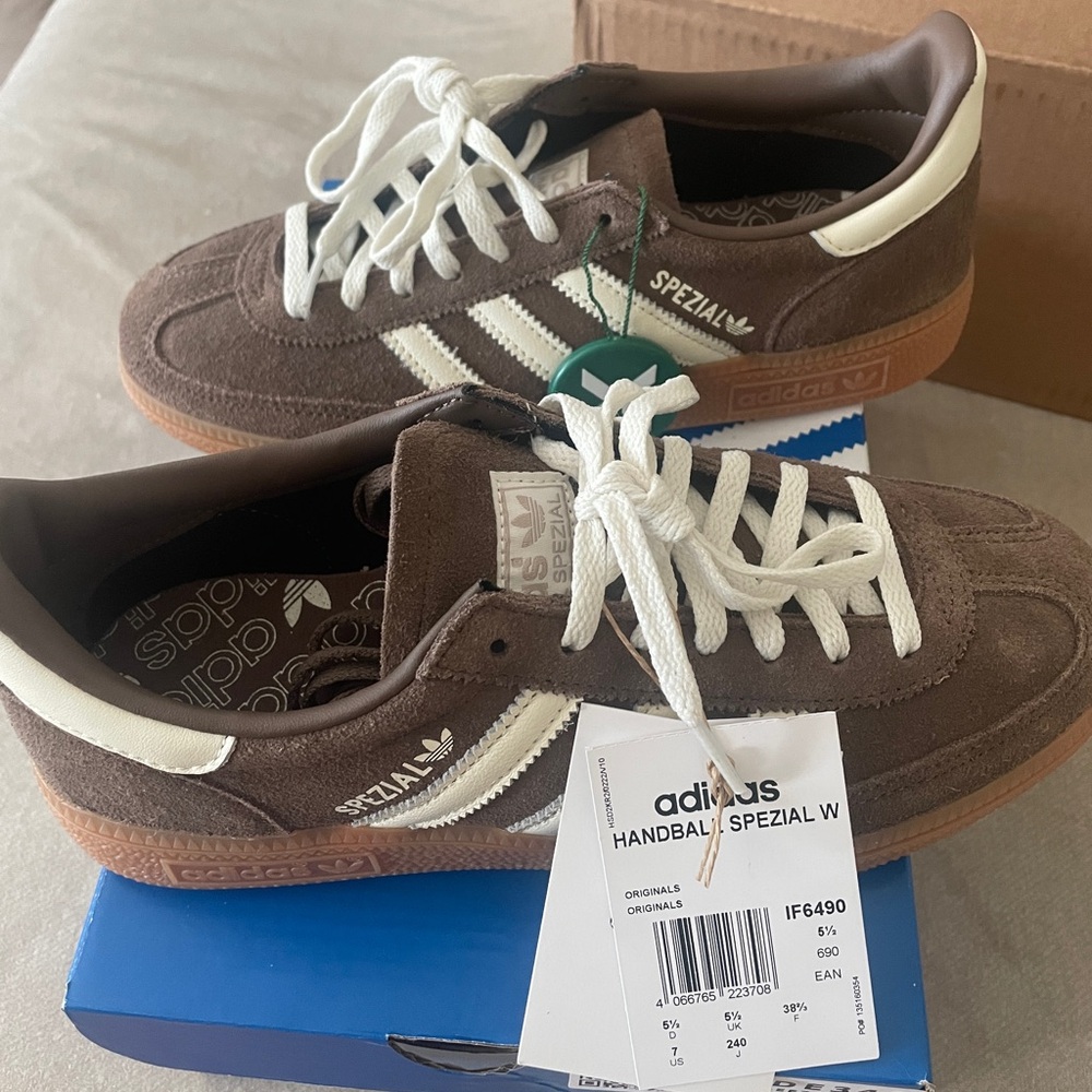 Adidas Handball Spezial’s Earth Strata, Women’s size 7. NIB.